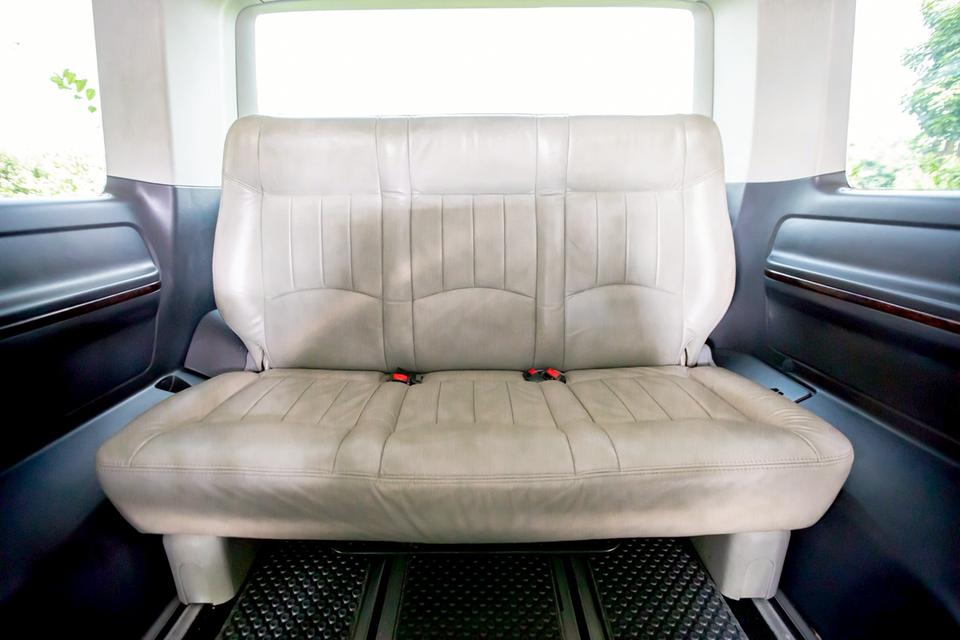 Volk Caravelle 2.0 TDI ดีเซล ปี 2010 สีดำ สวยสภาพดี 12