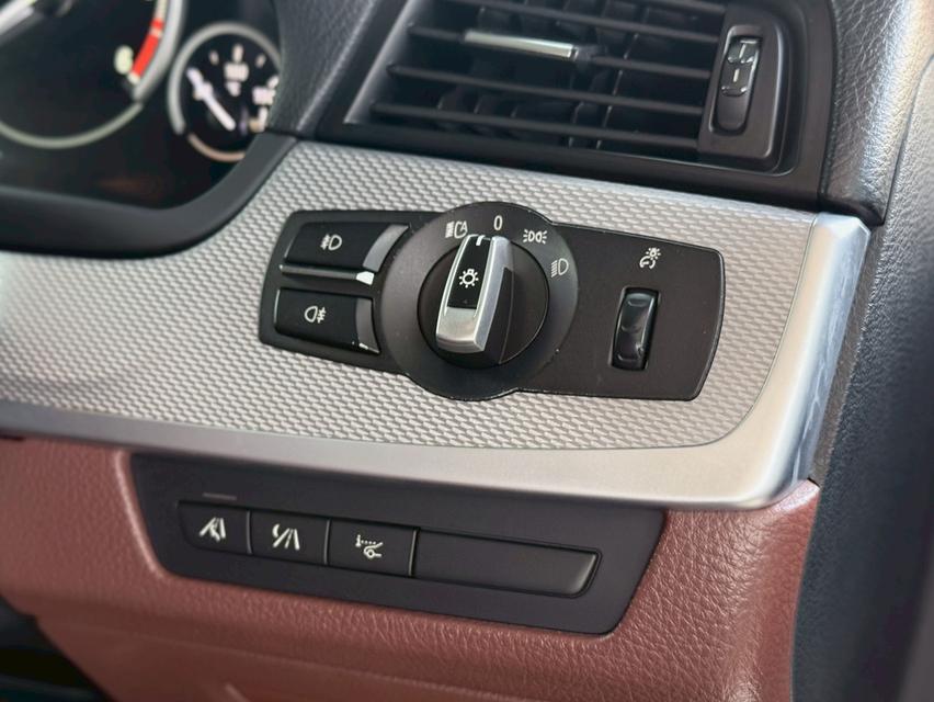 BMW 520d M Sport ปี2012 รูปที่ 8