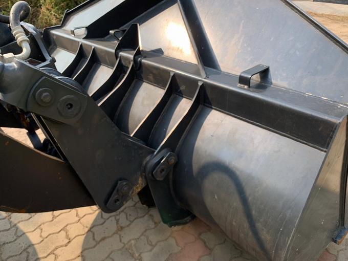 WR12-6 (WA100-6) แขนยกสูงพิเศษ ตัก 1.28 คิว ยกสูง 3.90 ม. เครื่องยนต์ 4 สูบเทอร์โบ 99.4 แรงม้า