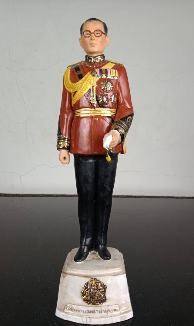 127.พระบรมรูปหล่อในหลวงรัชกาลที่9 พระบาทสมเด็จพระปรมินทรมหาภูมิพลอดุลยเดช ทรงยืนฉลองพระองค์ชุดทหารมหาดเล็ก(องค์เล็ก) ส