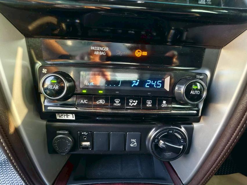 TOYOTA FORTUNER 2.4 V 4WD ปี 2019  13