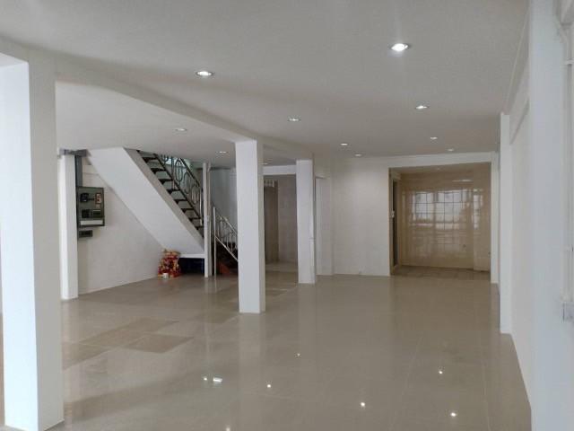 ให้เช่าอาคารพาณิชย์ 2 ชั้น 2 คูหา ติดถนนซอยเจริญราษฎร์ ย่านสาทร 2