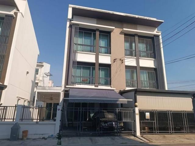 ให้เช่าทาวน์โฮม 3 ชั้น บ้านกลางเมือง โชคชัย4 ซอย50 BAAN KLANG MUANG CHOKCHAI 4 ใกล้เซ็นทรัลอีสต์วิลล์ 1