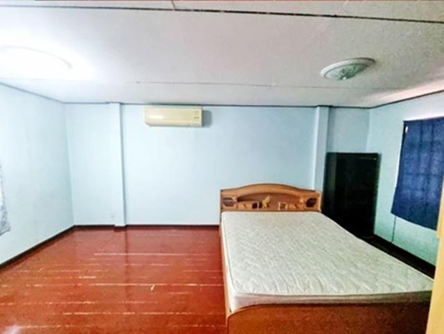 บ้านเดี่ยว 2 ชั้น 45 ตร.วา.200 ตร.ม.2 น้ำ 3 แอร์ ย่านรัชดา ห้วยขวาง พร้อมเฟอร์ รร.นานาชาติเคไอเอส 900 ม.4 นอน 3