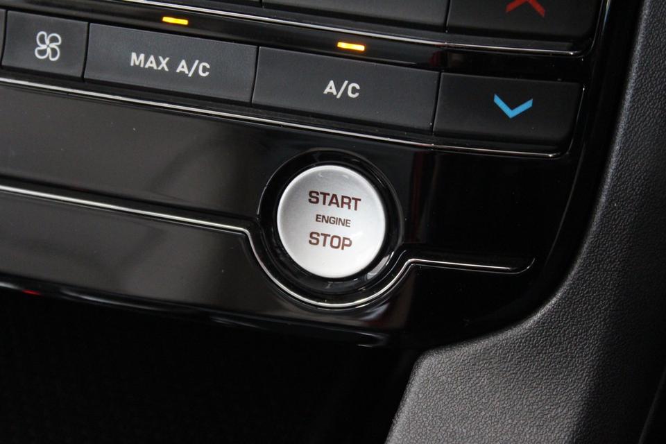 รหัสรถ JRS5315 Jaguar Fpace 2.0 ดีเซลปี 2019 รูปที่ 15