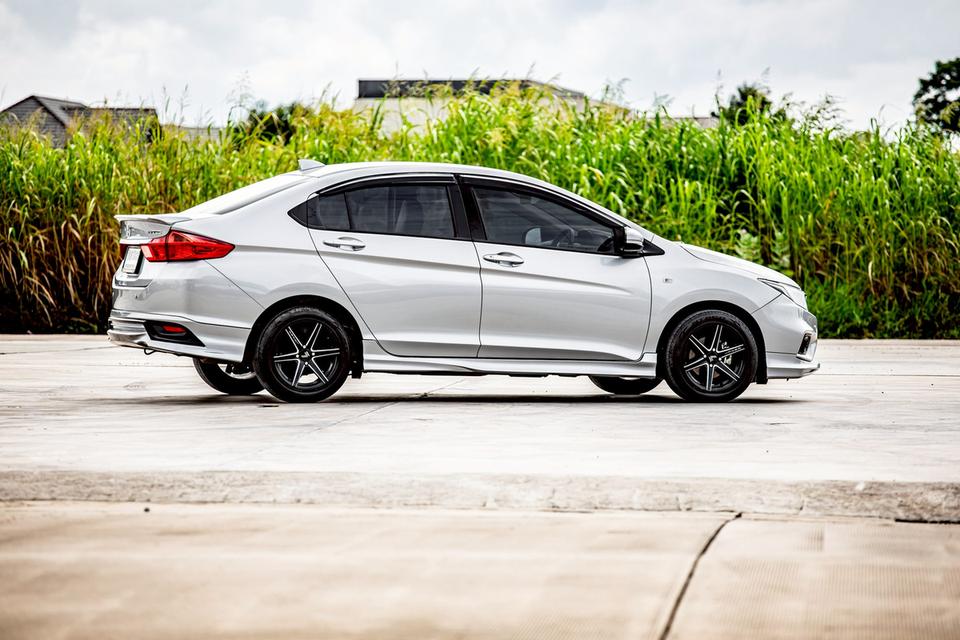 Honda City 1.5S ปี 2018 สีเทา มือเดียวป้ายแดง