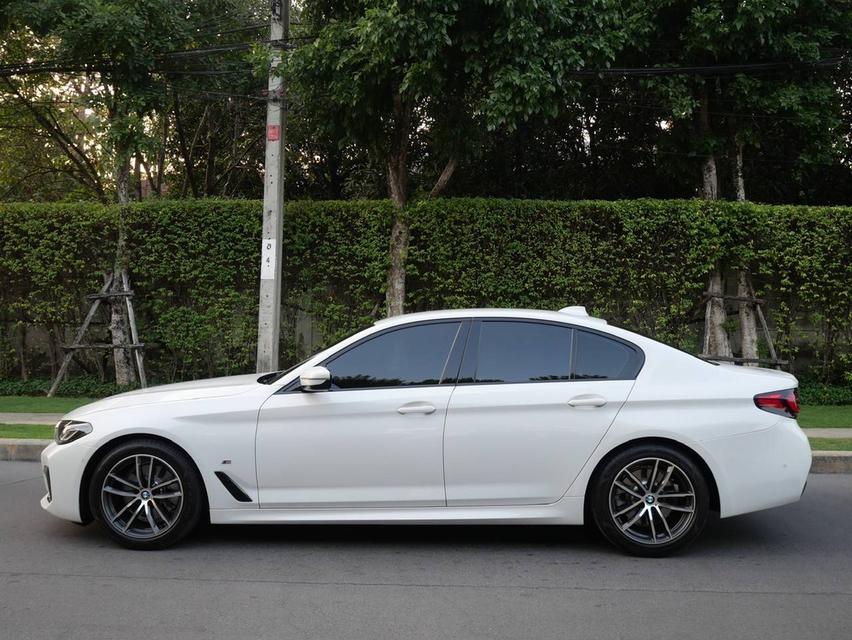 2021 BMW 520d M-Sport LCi ราคาเพียง 1,840,000 บาท รูปที่ 3
