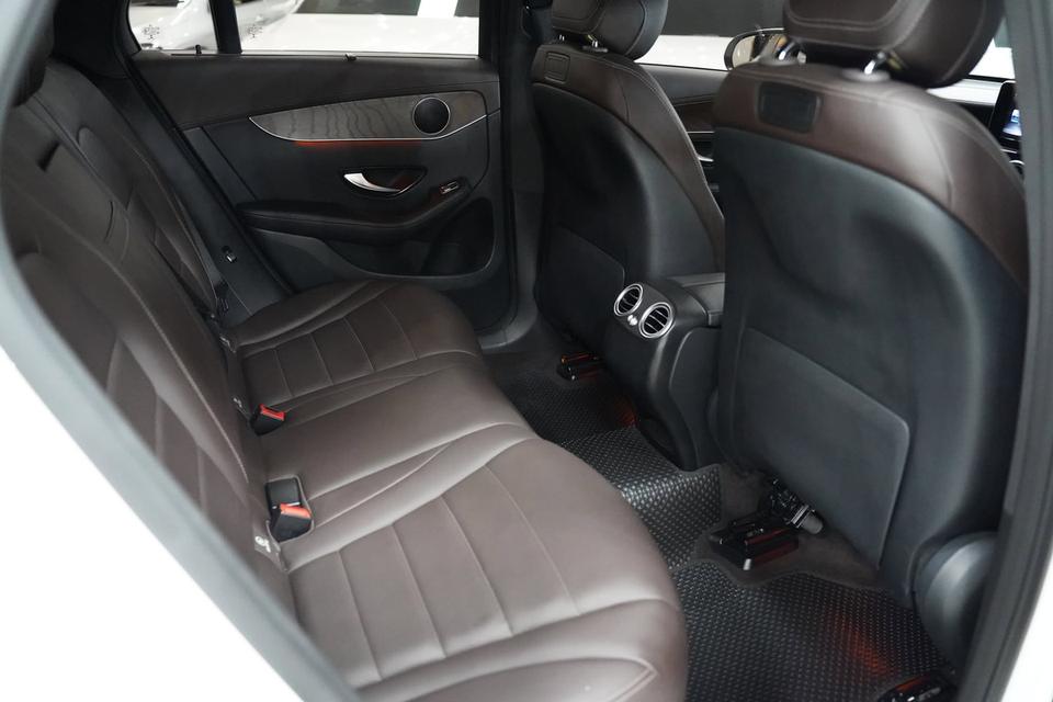 Mercedes-Benz GLC250d Off-Road 4MATIC ปี 2019 สีขาว รูปที่ 16