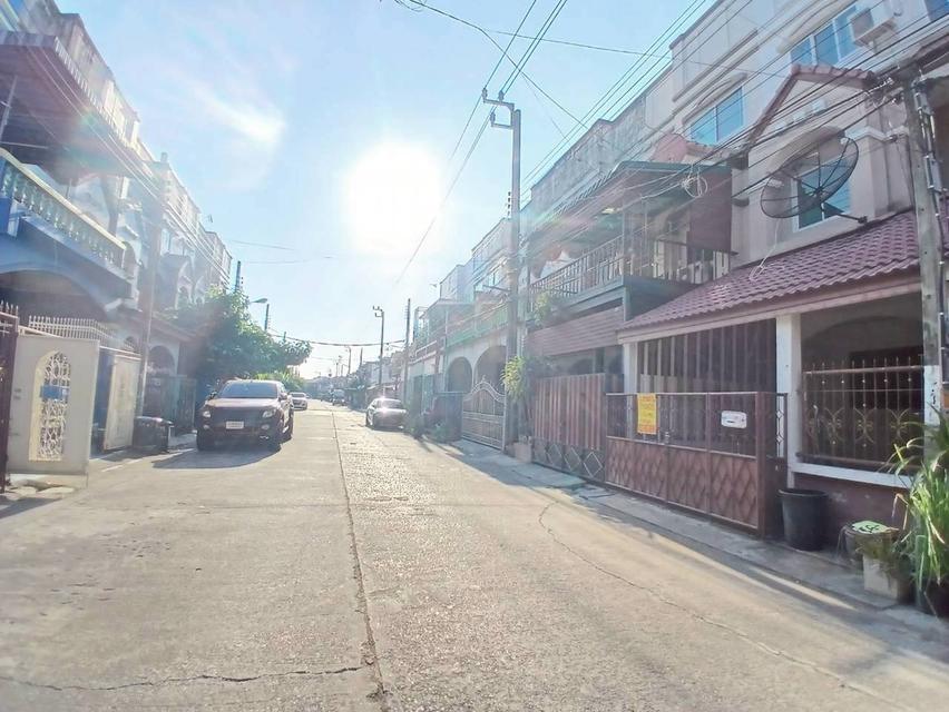 ขายบ้าน 3 ชั้น หมู่บ้านศิริวรรณ 2 ซอยบางกร่าง 43 ถนนบางกรวยไทรน้อย 2