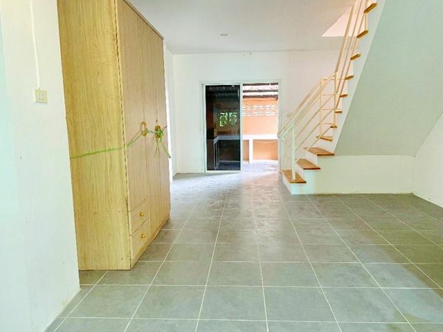 ทาวน์เฮาส์ 3 นอน 2 น้ำ ใกล้ สวนหลวง ร.9 900 ม. 24 ตร.ว.188ตร.ม. หลังหัวมุม เฉลิมพระเกียรติ ร.9 44-52 ประเวศ ใหญ่มาก 2คูห 8