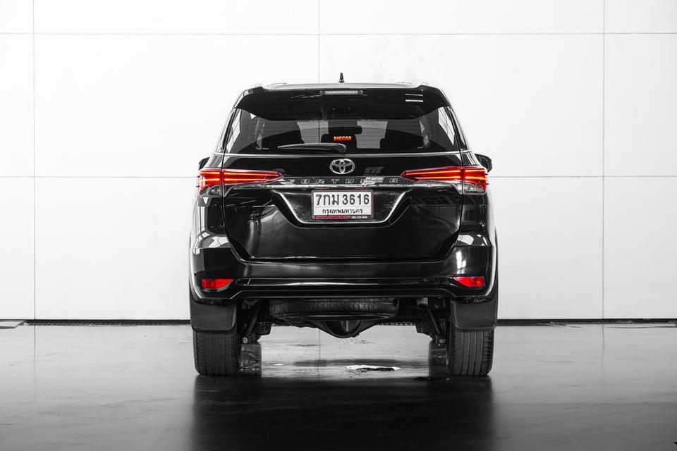 2018 TOYOTA FORTUNER 2.4 V 2WD SUV สีดำ ไมล์ 115083 กม. 6