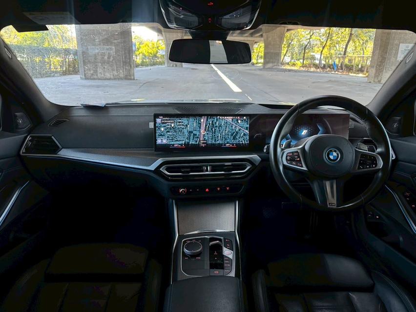 ðĨāļāļĢāļĩāļāļēāļ§āļāđ āļĢāļāļŠāļ§āļĒāļĄāļ·āļāđāļāļĩāļĒāļ§ āļāļĩāđāļŦāļĄāđ āļāļąāļāļāļĩāļĄāļēāļ BMW 330e M Sport AT āļāļĩ 2023 āļĢāļđāļāļāļĩāđ 13