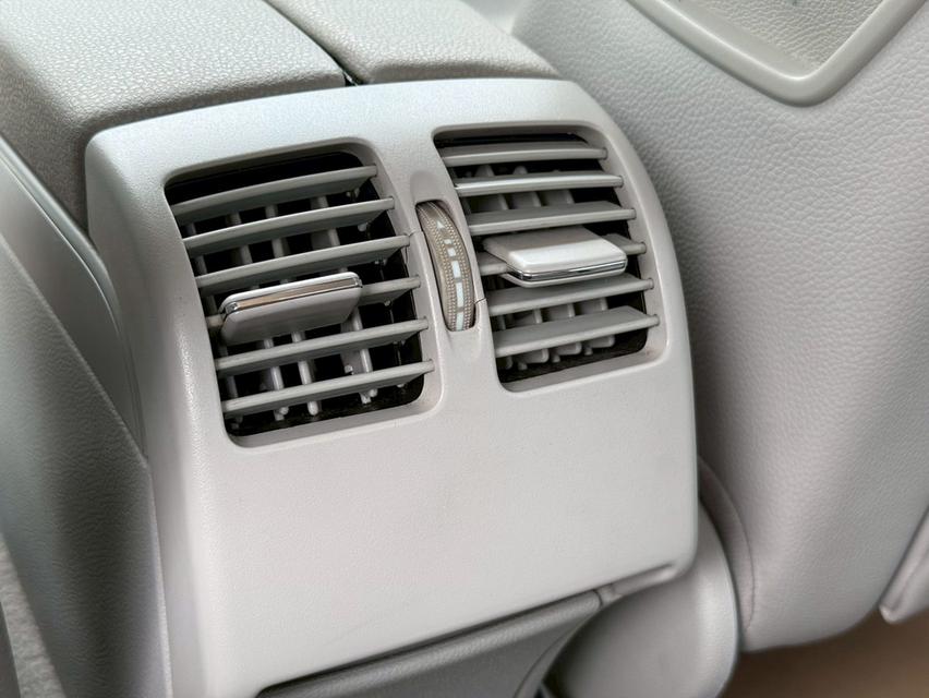 Benz C200 CGI Avantgarde ปี2013 จด 2014 8
