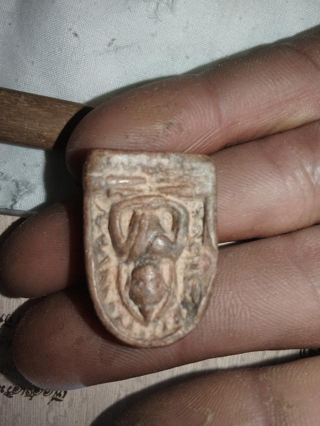 พระซุ้มกอพิมพ์กลางแบบมีลายกนก รูปที่ 9