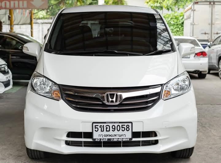 HONDA FREED 2014 สภาพดี