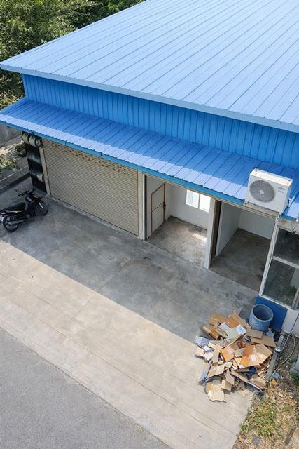 ตลาดลาดสวาย 800 ม. 130ตร.ม. PTT ลำลูกกาคลอง4 100ม. วัดลาดสวาย 1.2 กม. โกดังให้เช่า 1นอน 1น้ำ ติดถนนใหญ่ จอดรถหน้าอาคารได 1