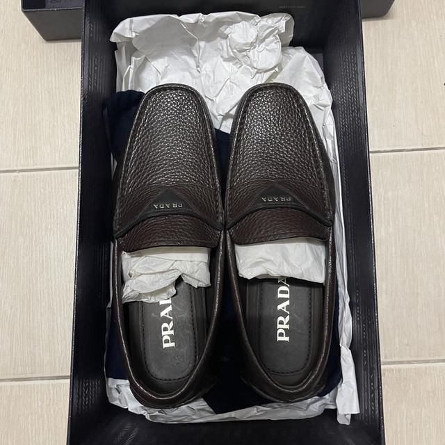 รองเท้าแบรนเนมมือ สอง