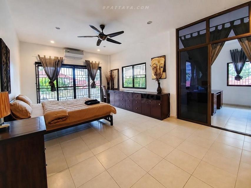 For Rent — 4-Bedroom Pool House at Royal Park Village, Thepprasit RoadPrivate pool house for rent at Royal Park Village, Thepprasit Road, Pattaya. 9