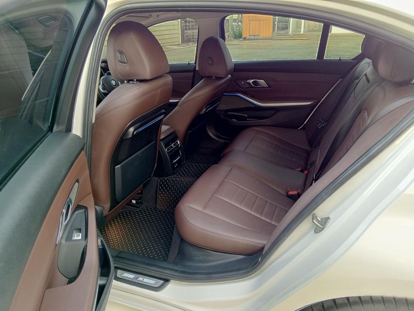 BMW 330Li M Sport AT 2021 9