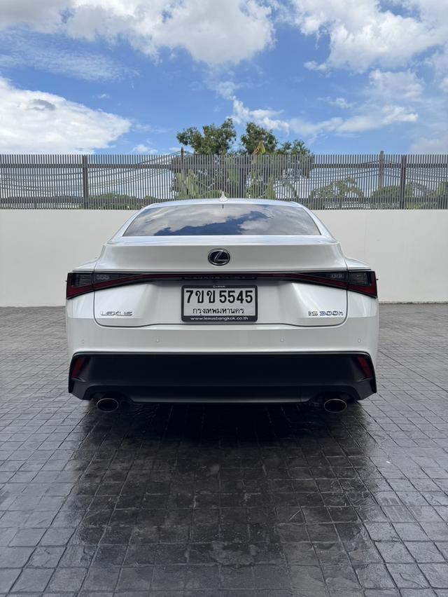 LEXUS IS 300h LUXURY ประกันชั้น 1 เจ้าของขายเอง สภาพป้ายแดง รูปย่อยที่ 2