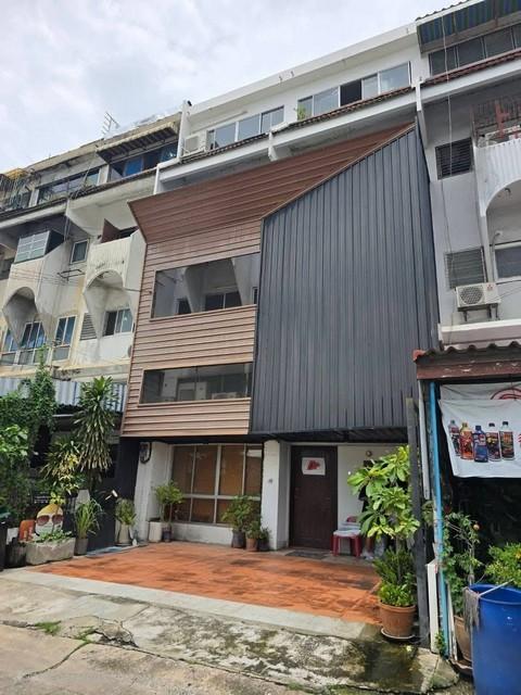 ขายโฮมออฟฟิศ 4.5 ชั้น 2 คูหา 520 ตรม. ตีทะลุเป็นคูหาเดียวแล้ว ซอยนวมินทร์ 80 เข้าซอยเล็กน้อย ใกล้โลตัสนวมินทร์ 1
