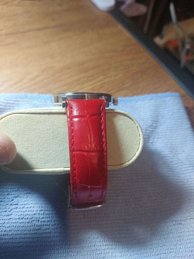 นาฬิกา alba quart สายสีแดงหนังแท้