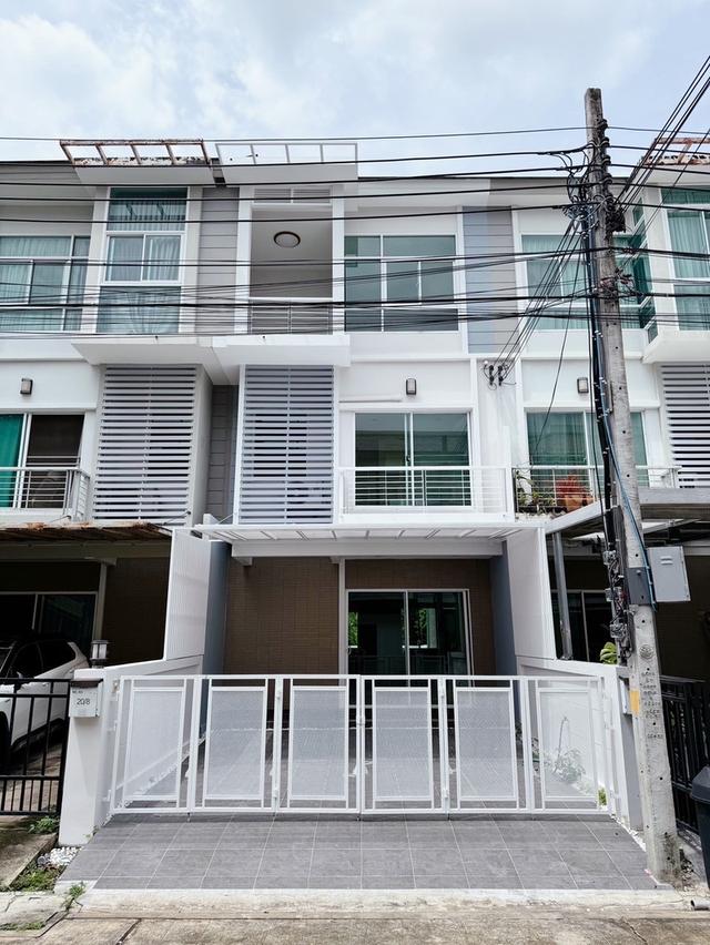 บ้านทาวโฮม 3 ชั้น เดอะเมโทร พระราม 9 ราคา 4.3 ล้านบาท 1