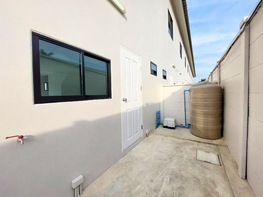 ให้เช่าทาวน์โฮม หลังมุม 26 ตรว. พื้นที่ข้างบ้านกว้าง 2 เมตร เจษฎา 11 รังสิต คลอง 2 ใกล้นิคมนวนคร เดินทางสะดวก เชื่อมออกพหลโยธินได้ 12