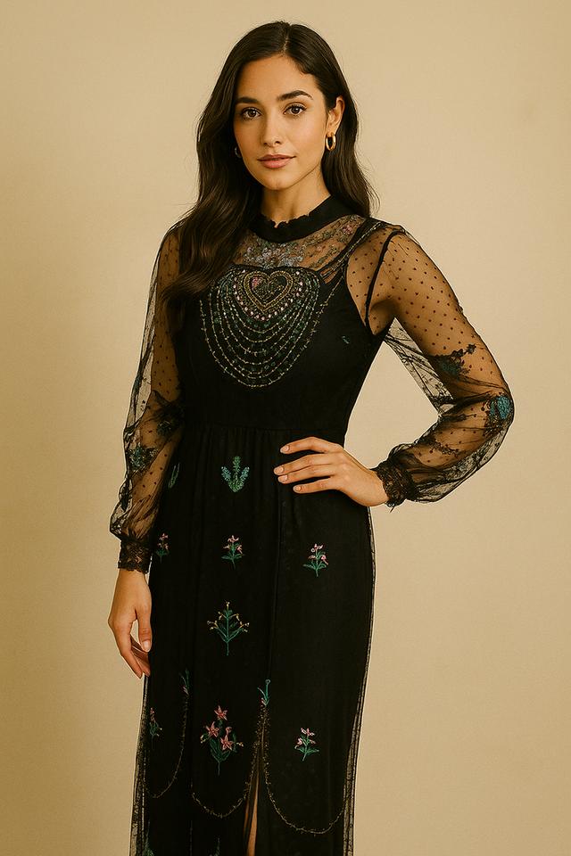 ชุดเดรสตาข่ายปักลายดอกไม้สไตล์ ราชนิกุล"Royal Garden Embroidered Tulle Gown"_@SP002 3