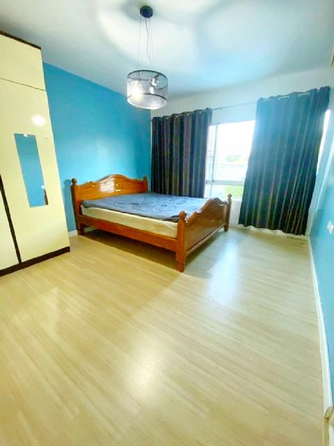 พร้อมเฟอร์ เครื่องใช้ไฟฟ้า รร.สารสาสน์ประชาอุทิศ 500 ม.ตลาดประชาอุทิศ 90 800ม. ให้เช่าทาวน์โฮม 2 ชั้น ติดถนน 2 นอน 1