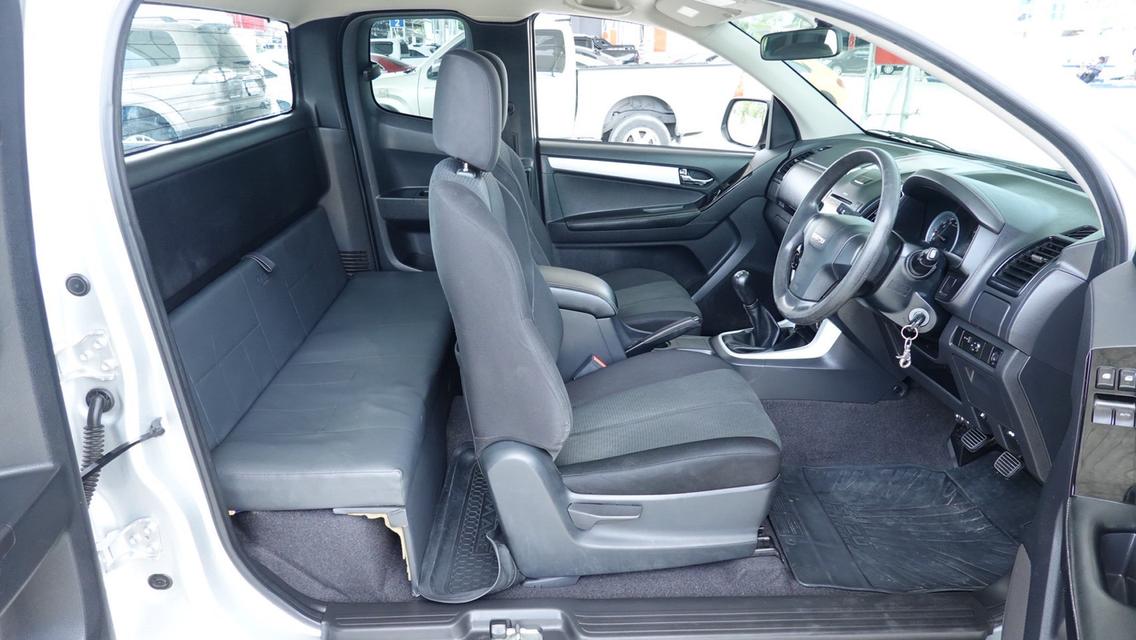 ISUZU DMAX Space Cab MT ปี 2018 สีเงิน 10