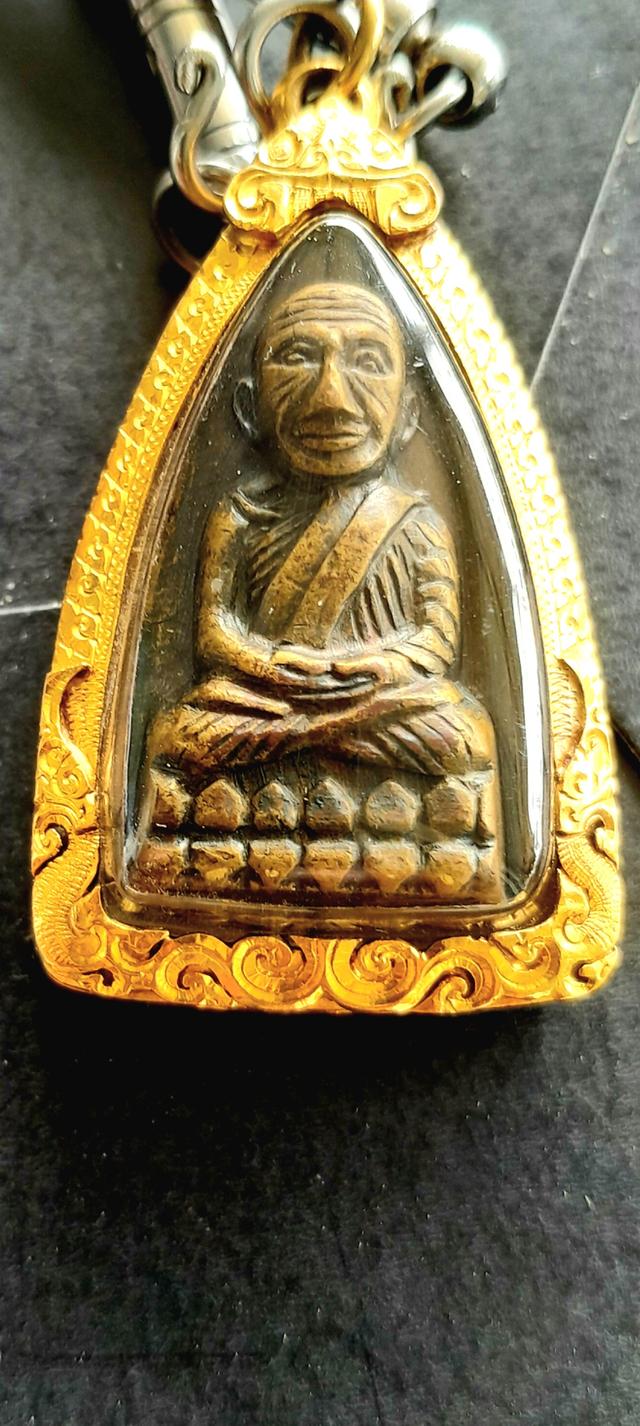 หลวงปู่ทวดหลังเสาอากาศ