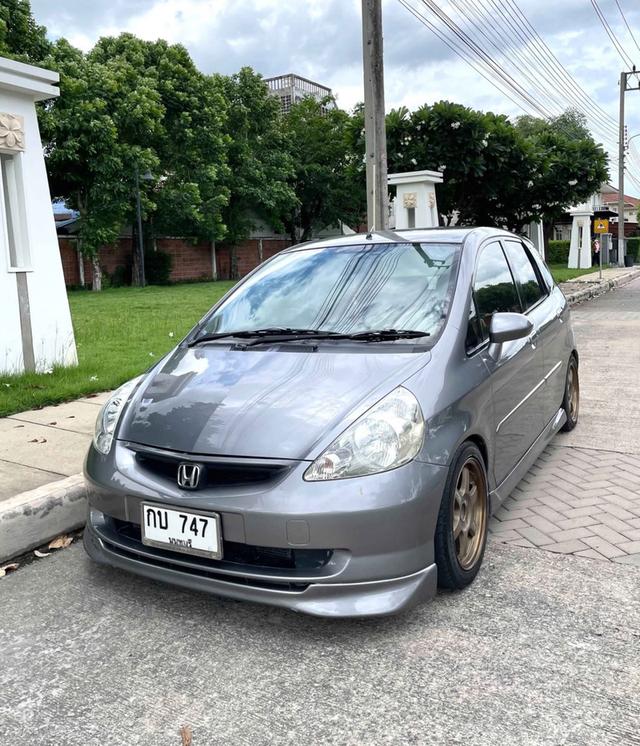 ขาย Honda Jazz ปี 2005 รถพร้อมใช้งานผ่านการดูแลมาอย่างดี