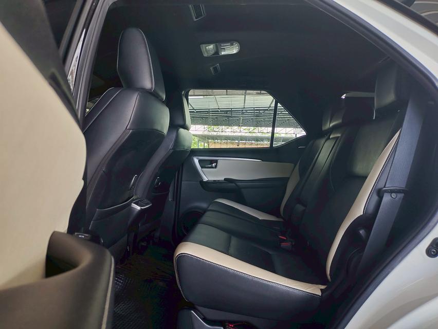 Toyota Legender 2.8 4WD ปี 2020จด2022 ✅ ฟรีค่าจัด-ค่าโอน ✅ ฟรีประกันภัย ✅ ฟรี พรบ 8