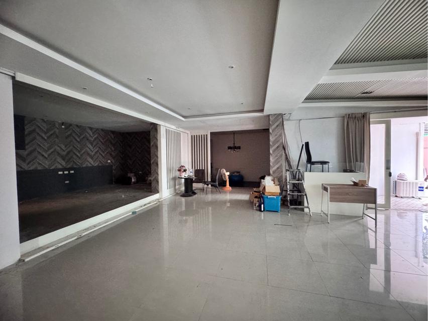 ให้เช่าพื้นที่สำนักงานสุขุมวิท 55 ใกล้สตาร์บัคทองหล่อ (1,200/ตร.ม.) 1728 4