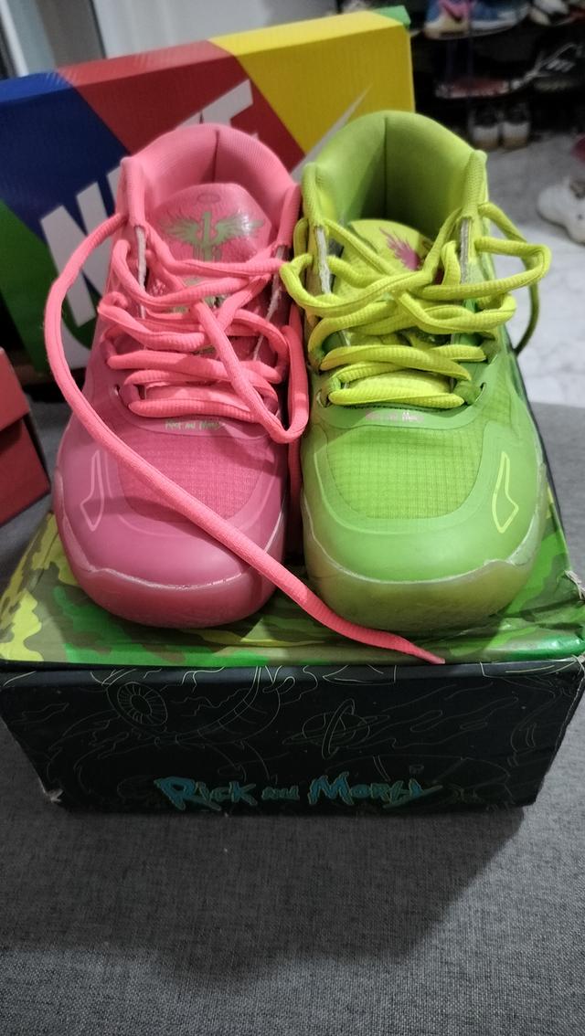 รองเท้ามือ2