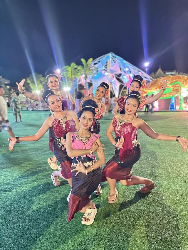 รับแสดงโปงลาง รับจ้างวงโปงลาง รับแสดงรำ การแสดงภาคอีสาน 3