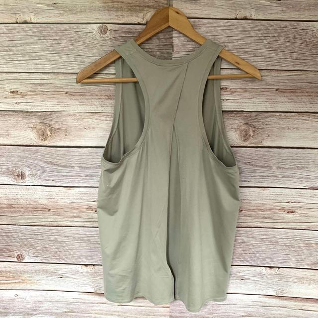 lulu lemon เสื้อกีฬามือสอง สวยมาก รูปที่ 2