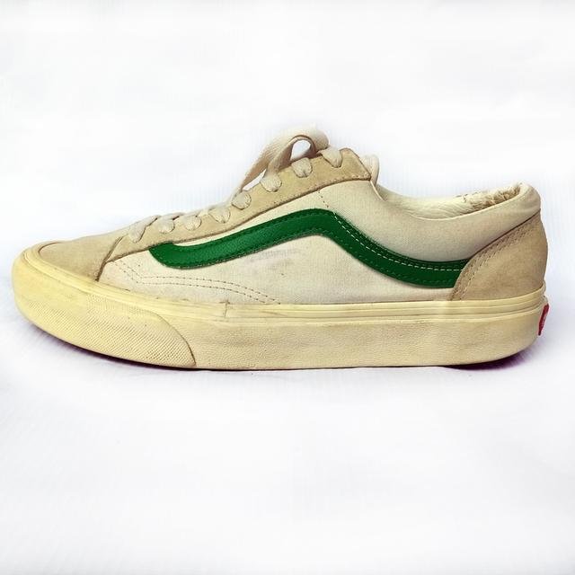 VANS รองเท้าผ้าใบมือสอง สภาพงามๆ จัดส่งฟรี! เก็บปลายทาง