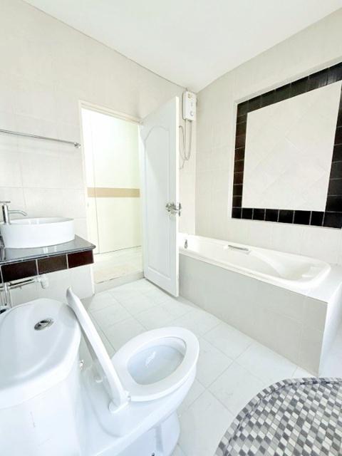 เปิดซิง! ศรีมหาโพธิ ปราจีนบุรี ให้เช่าบ้านเดี่ยว 2นอน 2น้ำ ซีเจ ตลาดโป่งไผ่ 1.2 กม.นิคมอุตสาหกรรม 304 ปราจีนบุรี 1 กม. 8