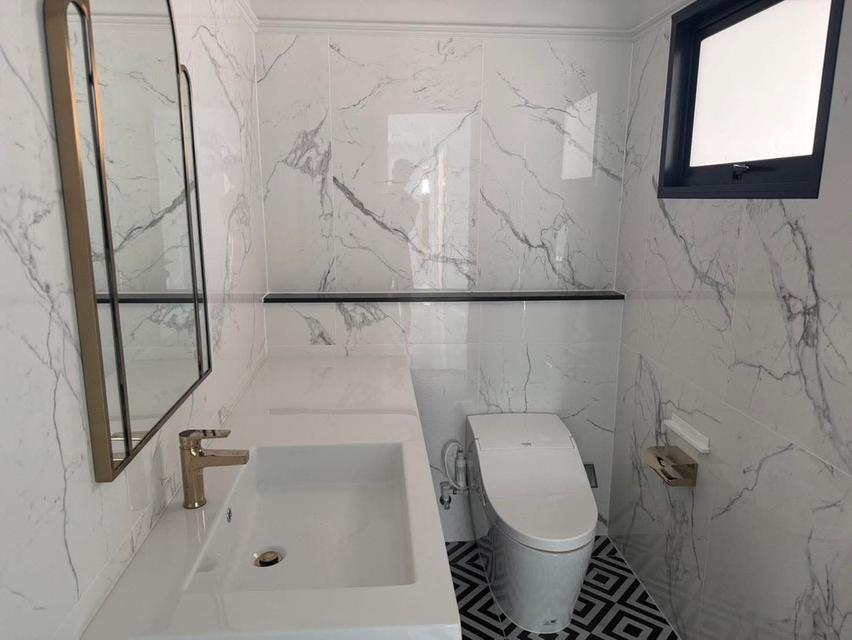 Luxury detached house for sale.Setthasiri Wongwaen-Chatuchot 12