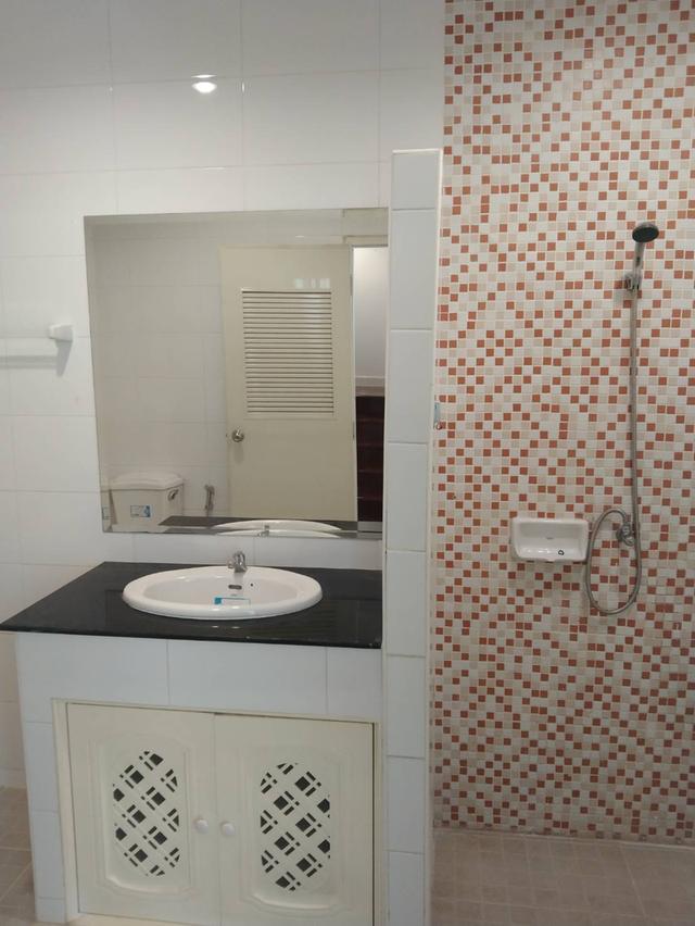 ขายทาวน์เฮาส์ 2 ชั้น โครงการสิรภัทร 2 นนทบุรี ทำเลดี เดินทางสะดวก ใกล้สถานีรถ ไฟฟ้าสายสีม่วง 11