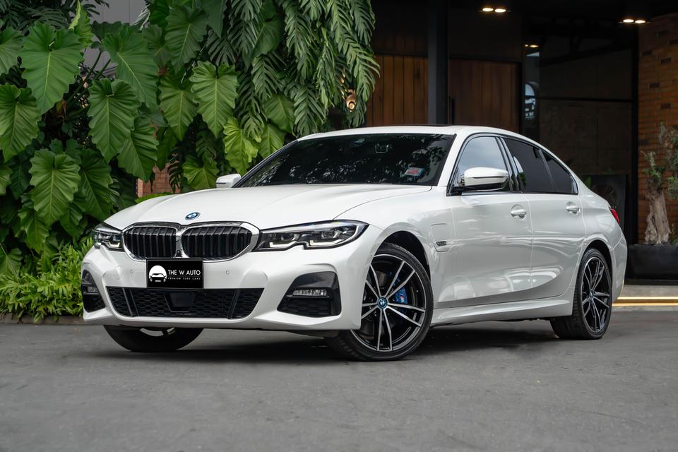 BMW 330e M Sport Plug-in Hybrid ปี2022📌𝟯𝟯𝟬𝙚 เข้าใหม่วิ่งน้อย 🛠พร้อม 𝘽𝙎𝙄 & 𝙒𝙖𝙧𝙧𝙖𝙣𝙩𝙮 ถึง 2027