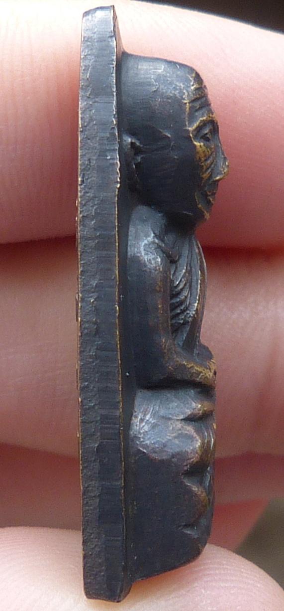 หลวงปู่ทวดพิมพ์ใหญ่หลังหนังสือ รูปที่ 3