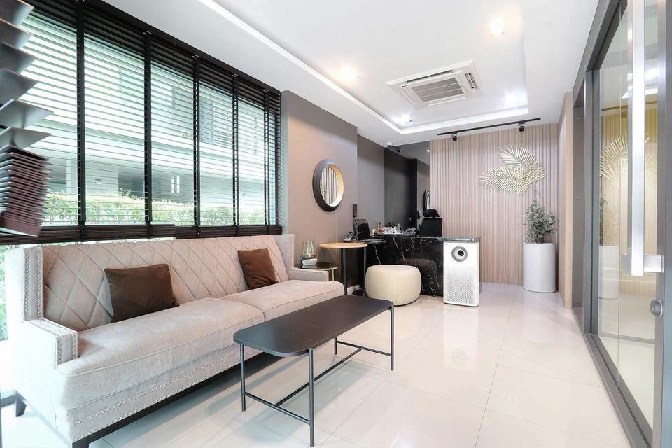 ขายอาคารสำนักงาน 5 ชั้น | Headquarters เอกมัย–ลาดพร้าว Built-in ระดับพรีเมียม พร้อมใช้งานทันที • พื้นที่ใช้สอยรวมประมาณ **479 ตร.ม.** 3