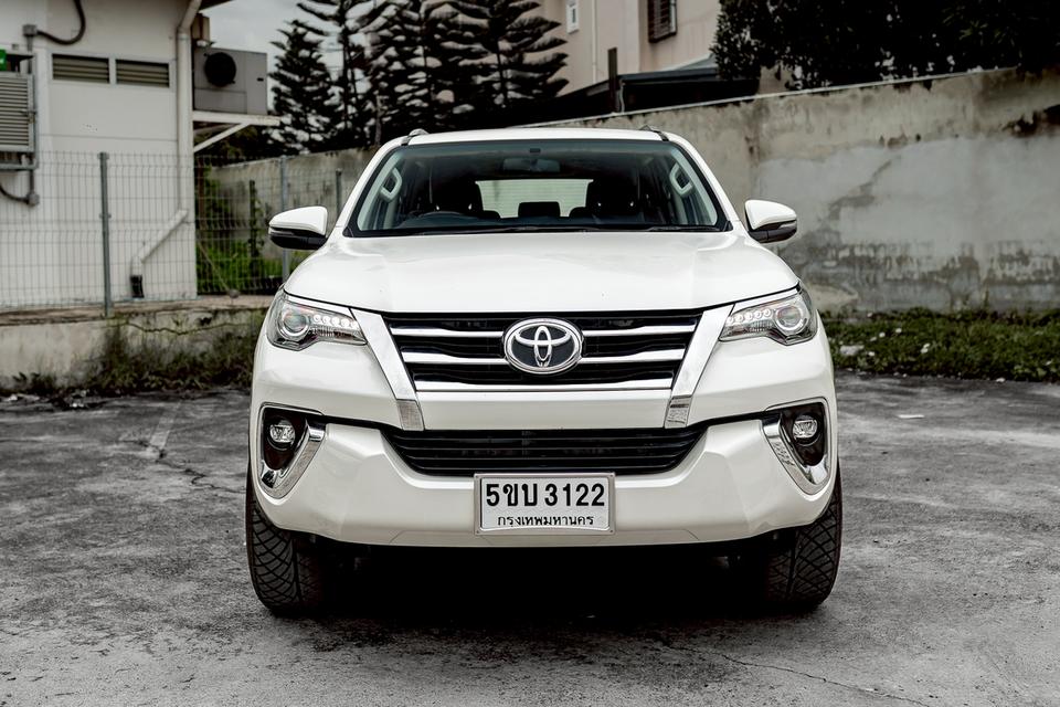 Toyota Fortuner 2.4V ปี19จด21