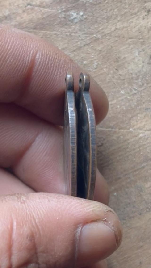 เหรียญพ่อท่านคล้าย วาจาสิทธิ์ วัดสวนขัน รุ่น1 พิมพ์สองขอบ ยันต์สูง บล็อคนิยมสุด 3