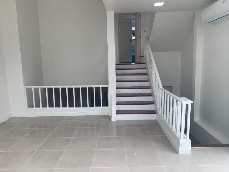 ขาย:บ้านทาวน์เฮ้าส์ หน้ากว้าง 6.5 เมตร ,สูง 3 ชั้น หมู่บ้านนีโอ คลาสสิค โฮม (Neo Classic Home ) ถนนรามอินทรา 16