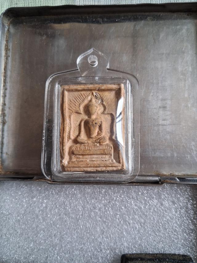 พระเครื่องแหวกม่านหลวงพ่อกวยพร้อมเลี่ยมกรอบกันน้ำ