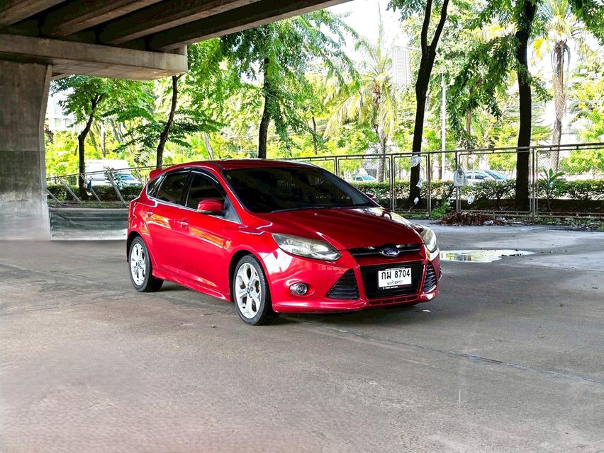 ขายรถ Ford Focus 2.0 Hatchback ปี 2013 สีแดง เกียร์ออโต้